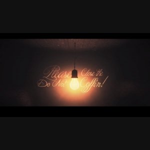 DEEP MEMORIES: Assista agora ao lyric vídeo de “Please, Do Not Close The Coffin!”